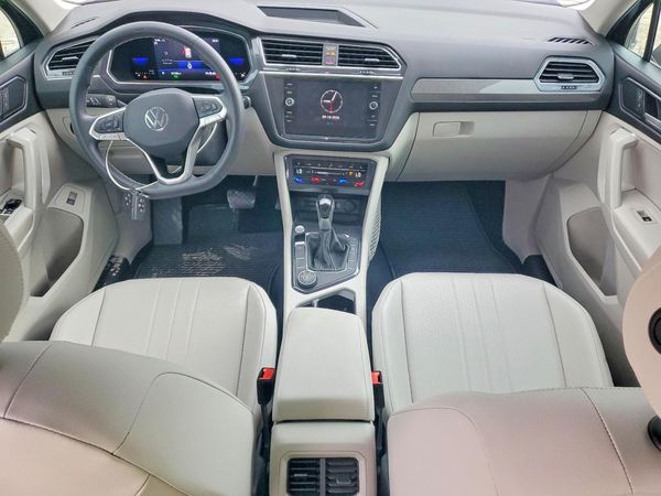 2022 VOLKSWAGEN TIGUAN 4Motion SE