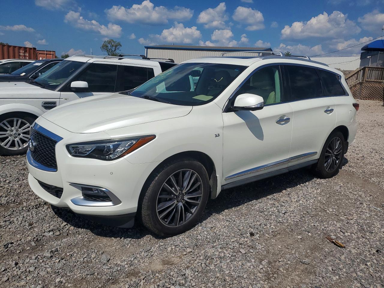 2016 INFINITI QX60 — Front 3/4