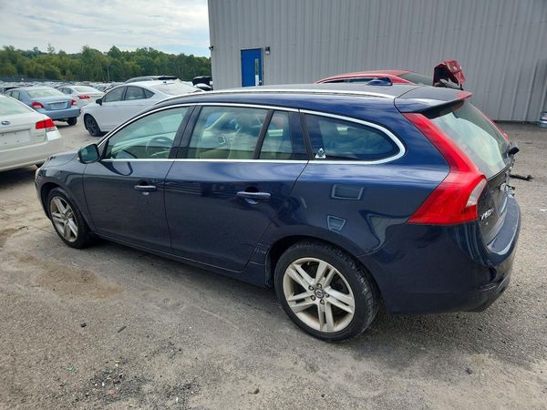 2015 VOLVO V60 Premier (non R design)