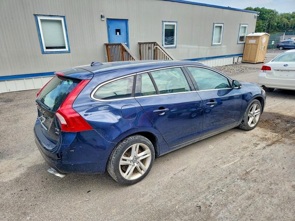 2015 VOLVO V60 Premier (non R design)