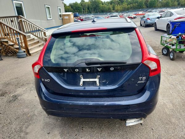 2015 VOLVO V60 Premier (non R design)