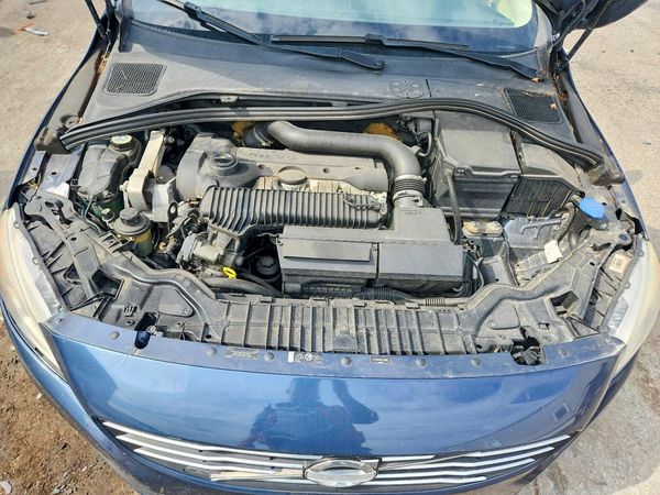 2015 VOLVO V60 Premier (non R design)