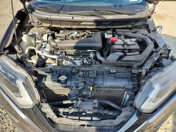 2020 NISSAN ROGUE — Engine bay