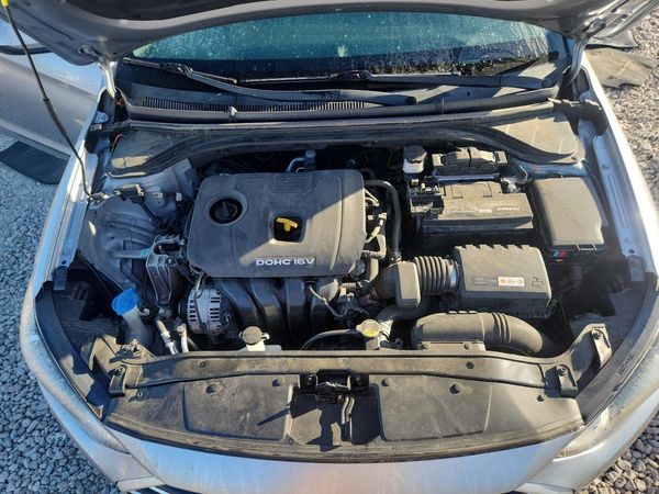 2017 HYUNDAI ELANTRA — Engine bay