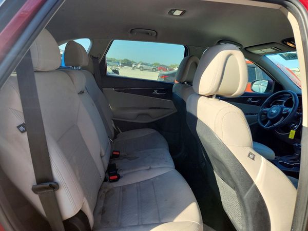2016 KIA SORENTO L / LX