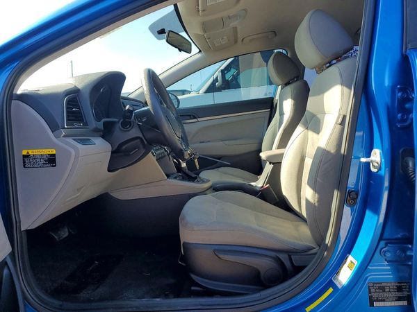 2017 HYUNDAI ELANTRA SE Base — DENT