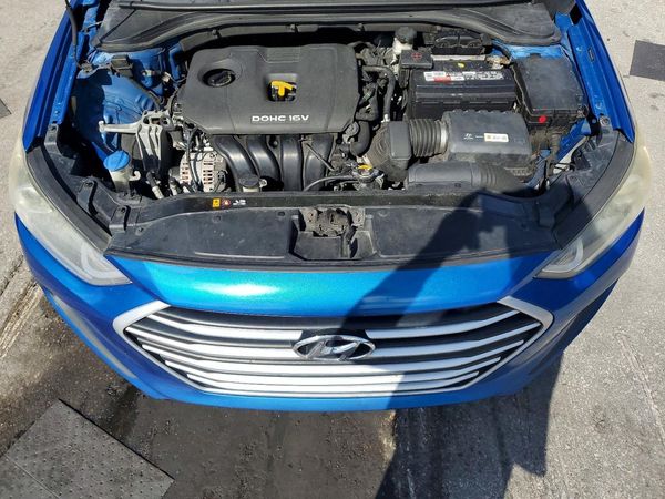 2017 HYUNDAI ELANTRA SE Base — Engine bay