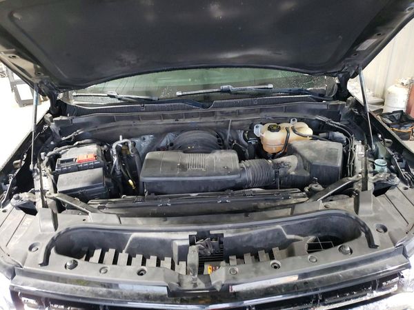 2022 CHEVROLET SUBURBAN LT — Engine bay