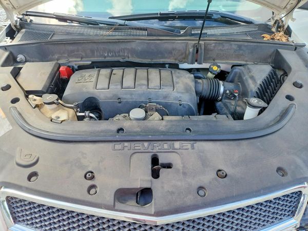 2012 CHEVROLET TRAVERSE LS — Engine bay