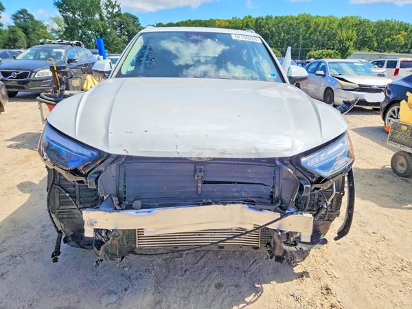 2023 AUDI Q5 S Line quattro Prestige