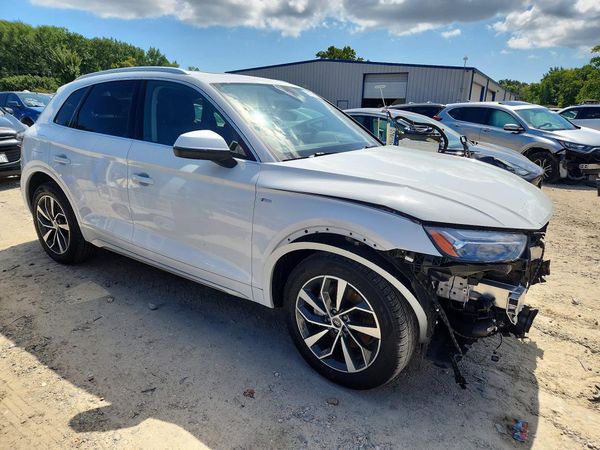 2023 AUDI Q5 S Line quattro Prestige