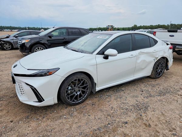 2025 TOYOTA CAMRY — Front 3/4
