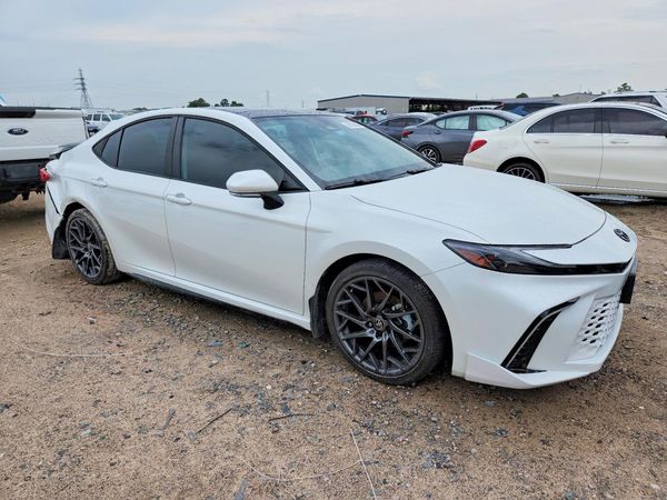 2025 TOYOTA CAMRY — Passenger 3/4