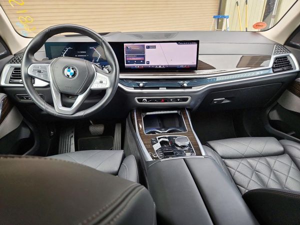 2025 BMW X7 xDrive40i