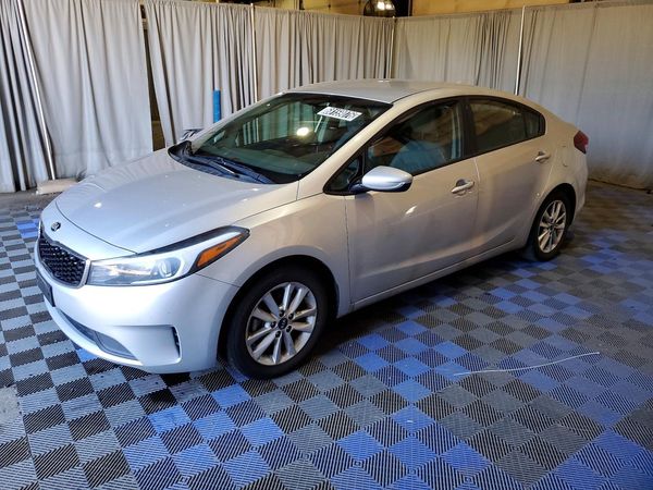 2017 KIA FORTE LX Popular, S — Front 3/4