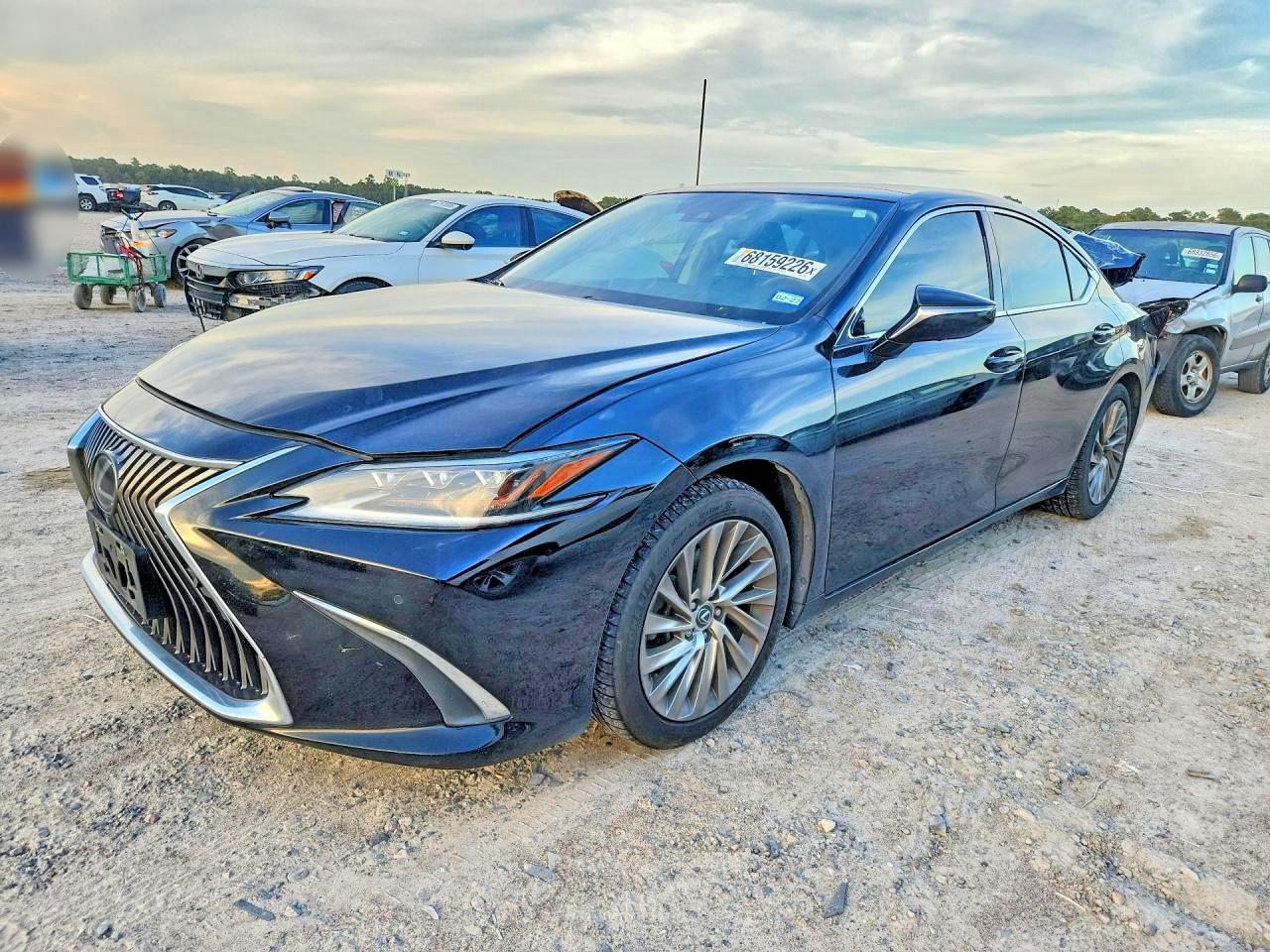2019 LEXUS ES