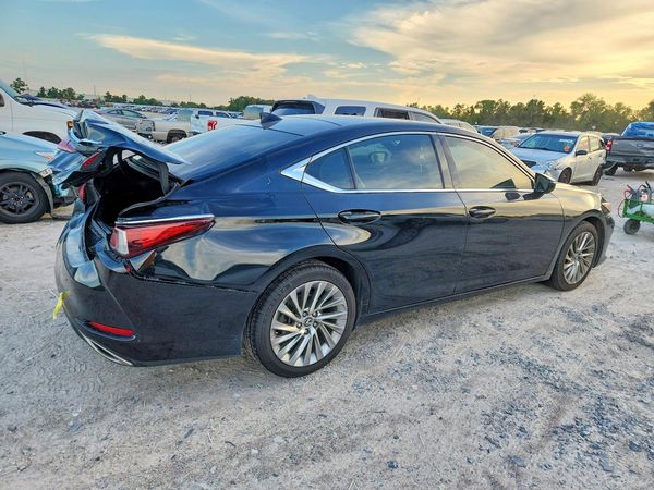 2019 LEXUS ES