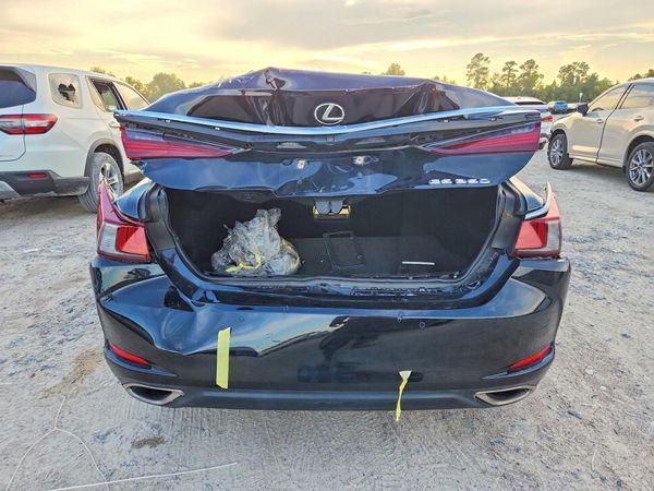 2019 LEXUS ES