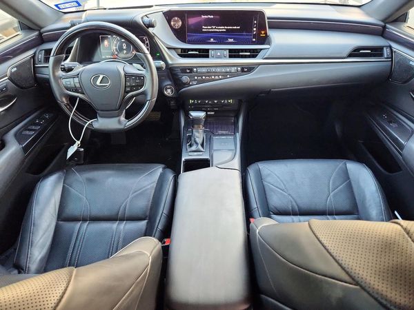 2019 LEXUS ES