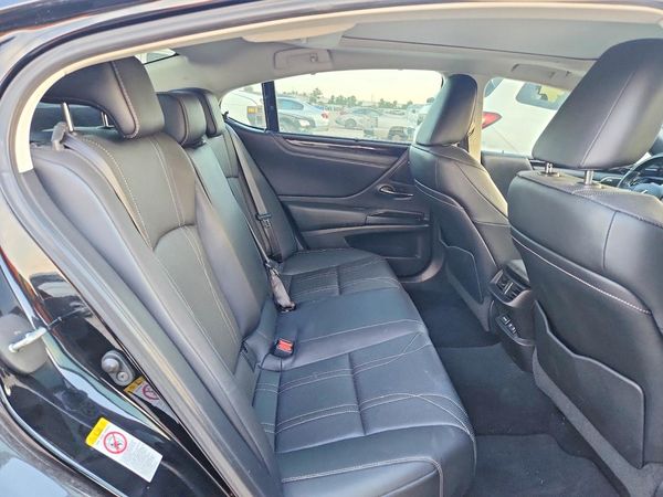 2019 LEXUS ES