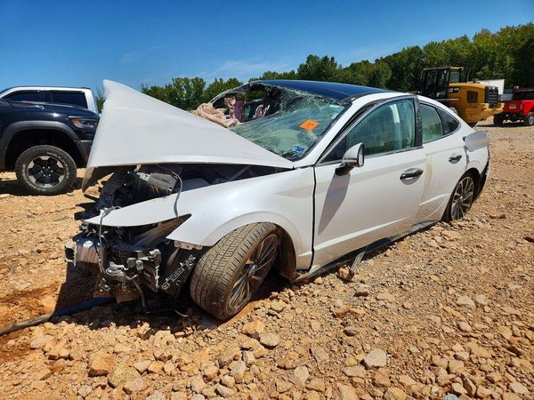 2020 HYUNDAI SONATA Limited — Front 3/4