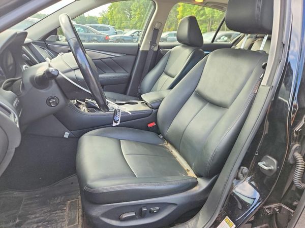 2017 INFINITI Q50 — DENT