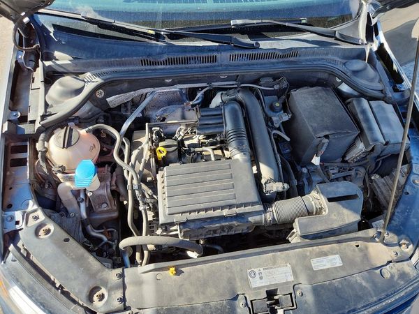 2017 VOLKSWAGEN JETTA S — Engine bay