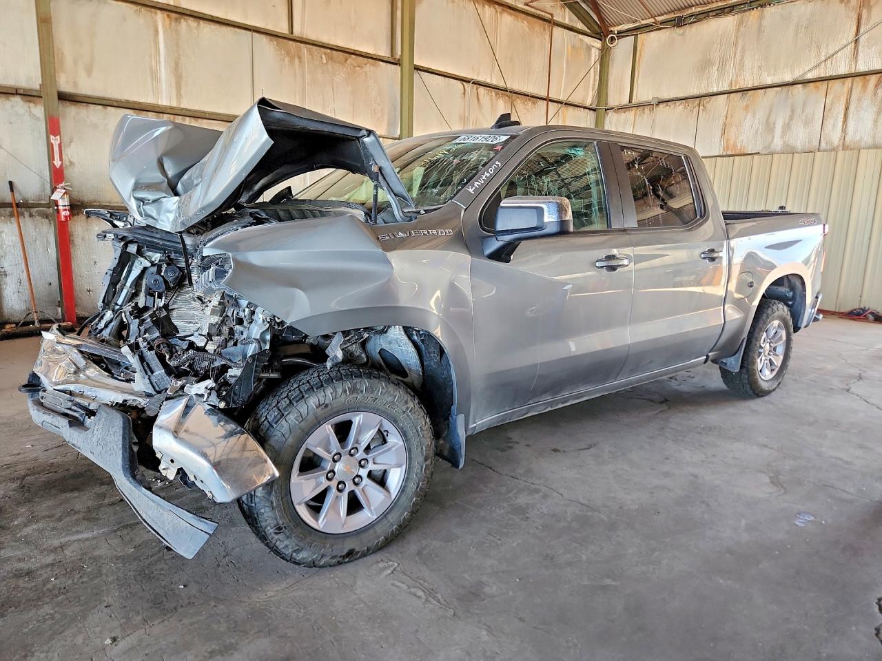 2026 CHEVROLET SILVERADO LT — Front 3/4