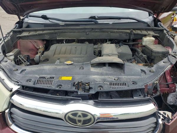 2014 TOYOTA HIGHLANDER Base/Hybrid — Engine bay