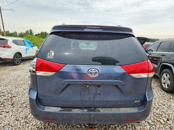2013 TOYOTA SIENNA — DIRR