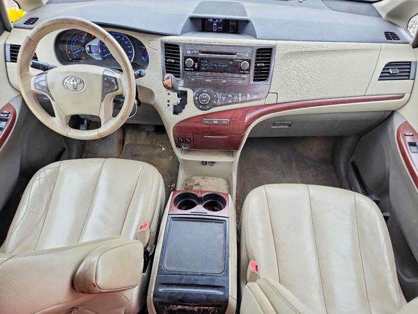 2013 TOYOTA SIENNA — CKPT