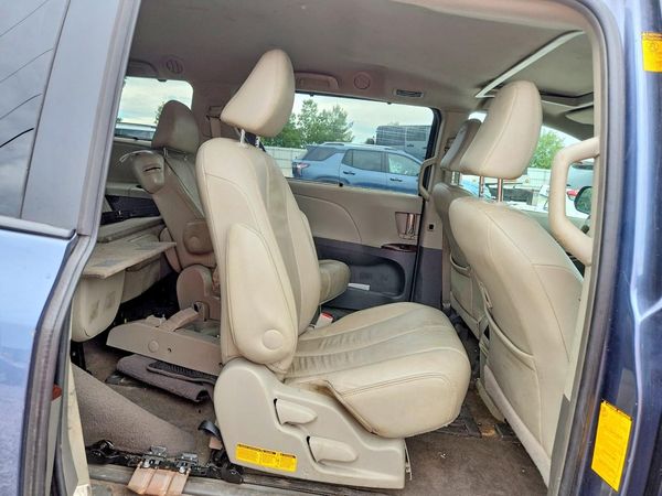 2013 TOYOTA SIENNA — PSRS