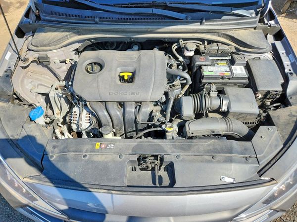2020 HYUNDAI ELANTRA — Engine bay
