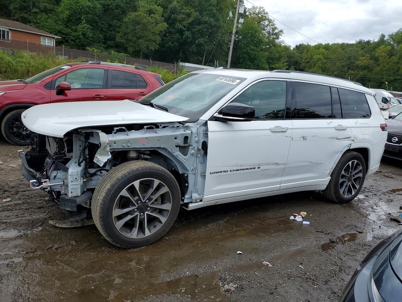 2022 JEEP GRAND CHEROKEE — Front 3/4
