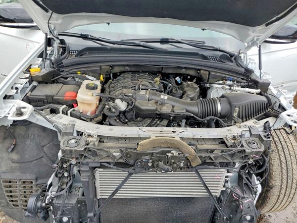 2022 JEEP GRAND CHEROKEE — Engine bay