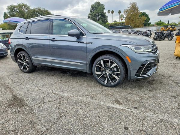 2023 VOLKSWAGEN TIGUAN — Passenger 3/4
