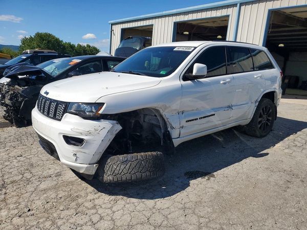 2018 JEEP CHEROKEE Laredo — Front 3/4