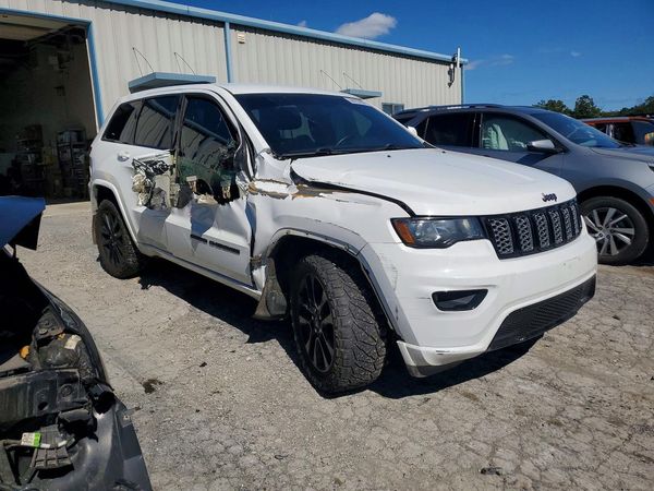 2018 JEEP CHEROKEE Laredo — Passenger 3/4
