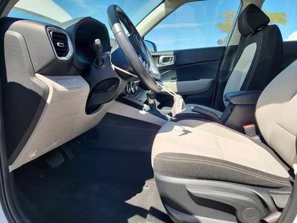 2025 HYUNDAI VENUE SEL, Limited — DENT