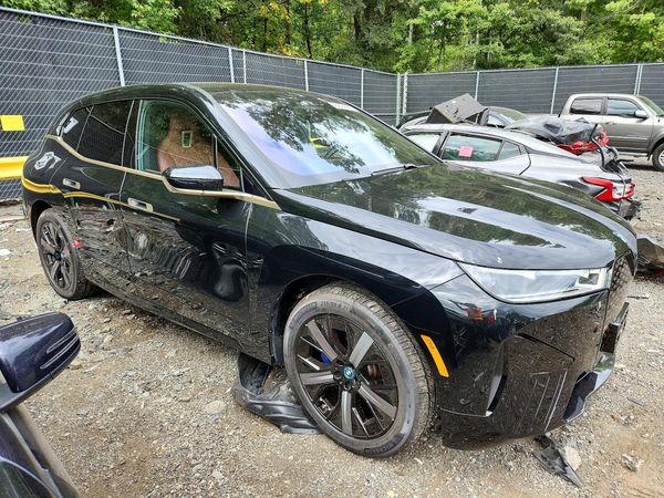 2024 BMW IX — Passenger 3/4