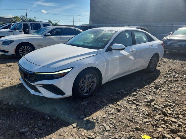 2024 HYUNDAI ELANTRA