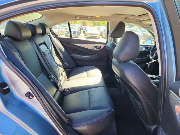 2016 INFINITI Q50