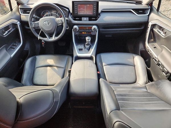 2019 TOYOTA RAV4 XLE Premium