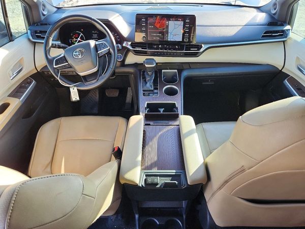 2021 TOYOTA SIENNA