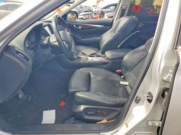 2015 INFINITI Q50 — DENT