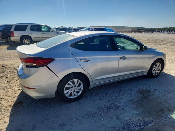 2018 HYUNDAI ELANTRA SE