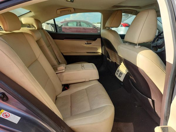 2017 LEXUS ES