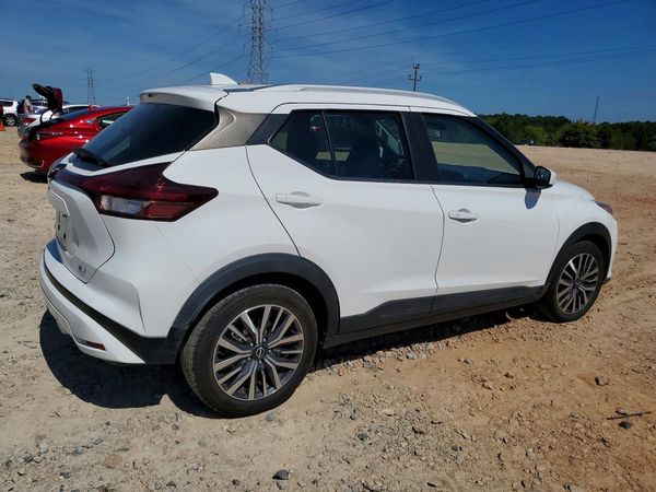2022 NISSAN KICKS