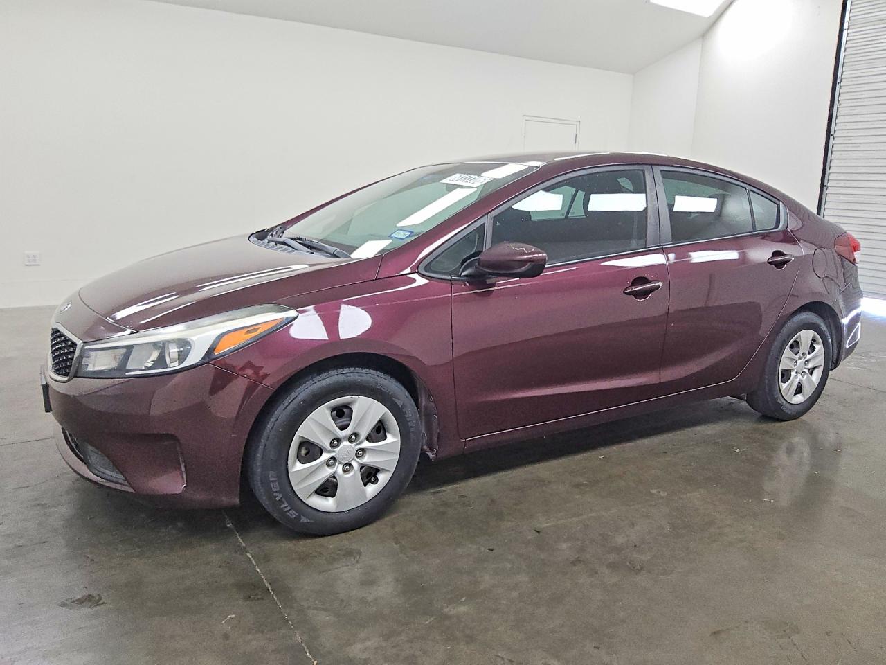 2017 KIA FORTE LX Base — Front 3/4