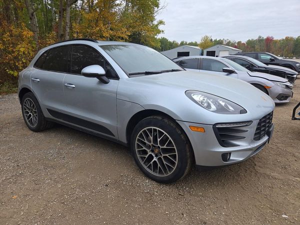 2017 PORSCHE MACAN — Passenger 3/4